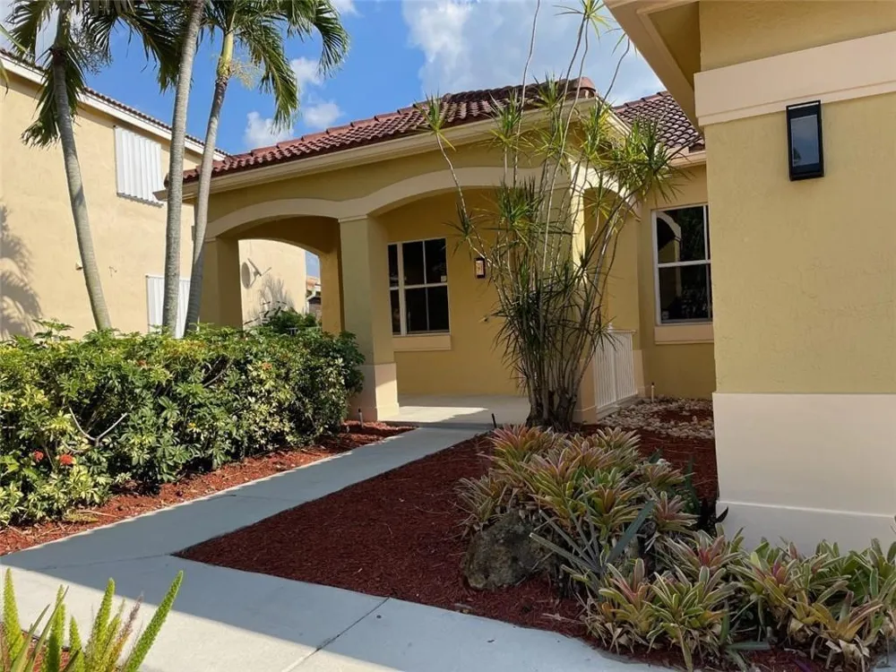 4293 LAUREL RIDGE CIRCLE #4293 Weston, FL 33331