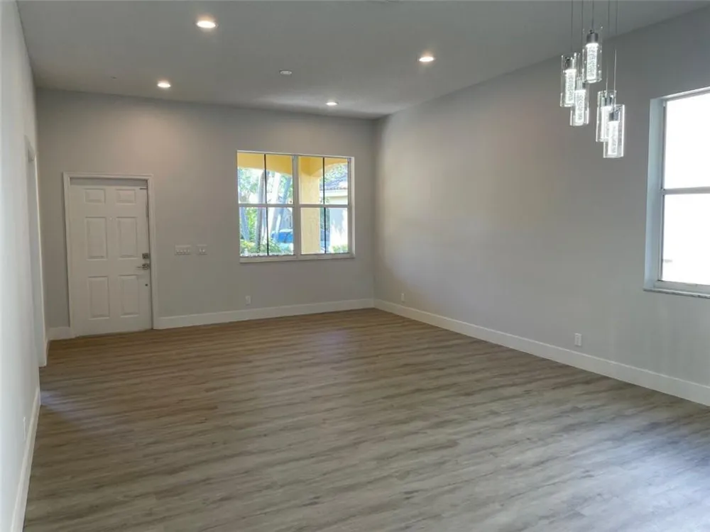 4293 LAUREL RIDGE CIRCLE #4293 Weston, FL 33331