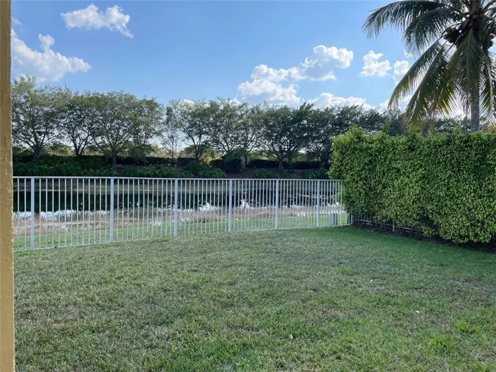4293 LAUREL RIDGE CIRCLE #4293 Weston, FL 33331