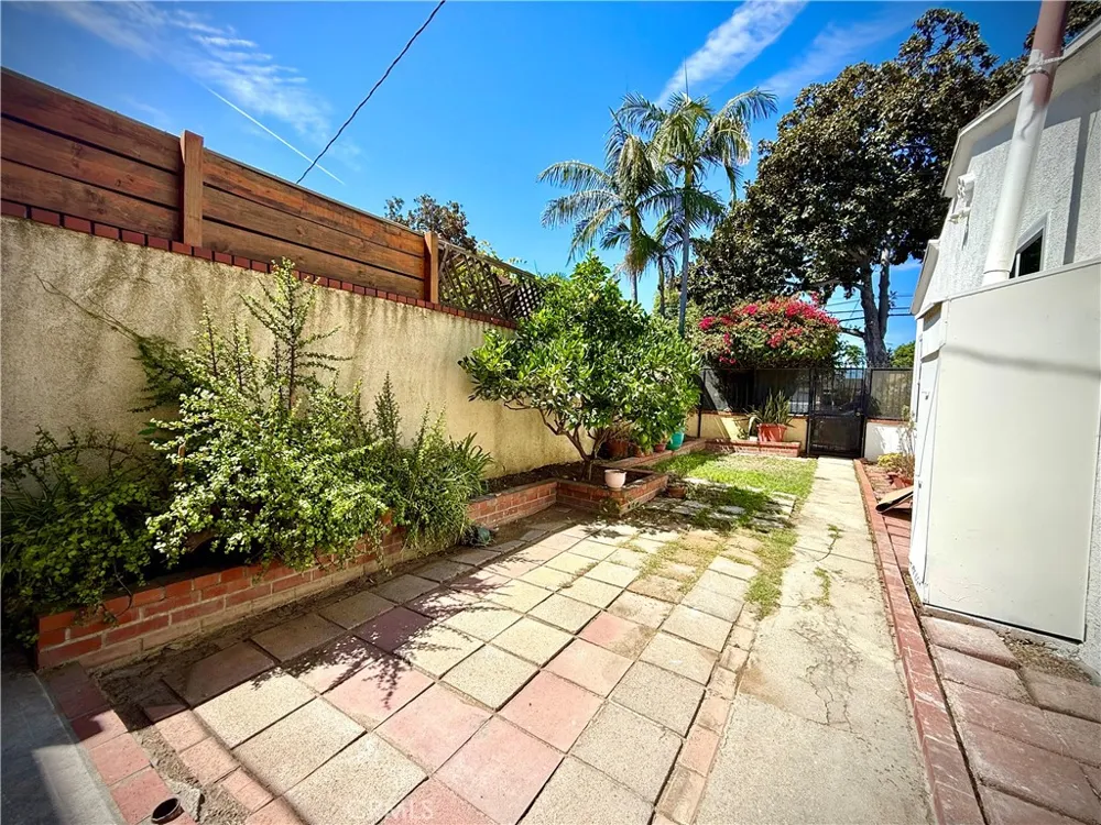 472 W Burnett Long Beach, CA 90806