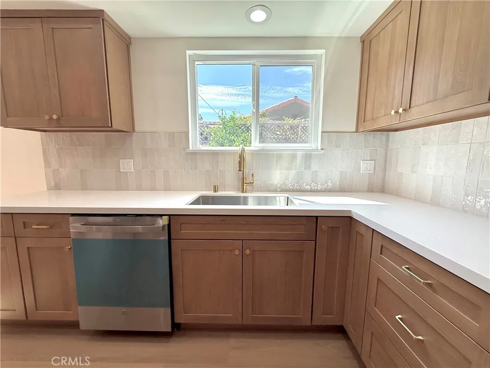 472 W Burnett Long Beach, CA 90806
