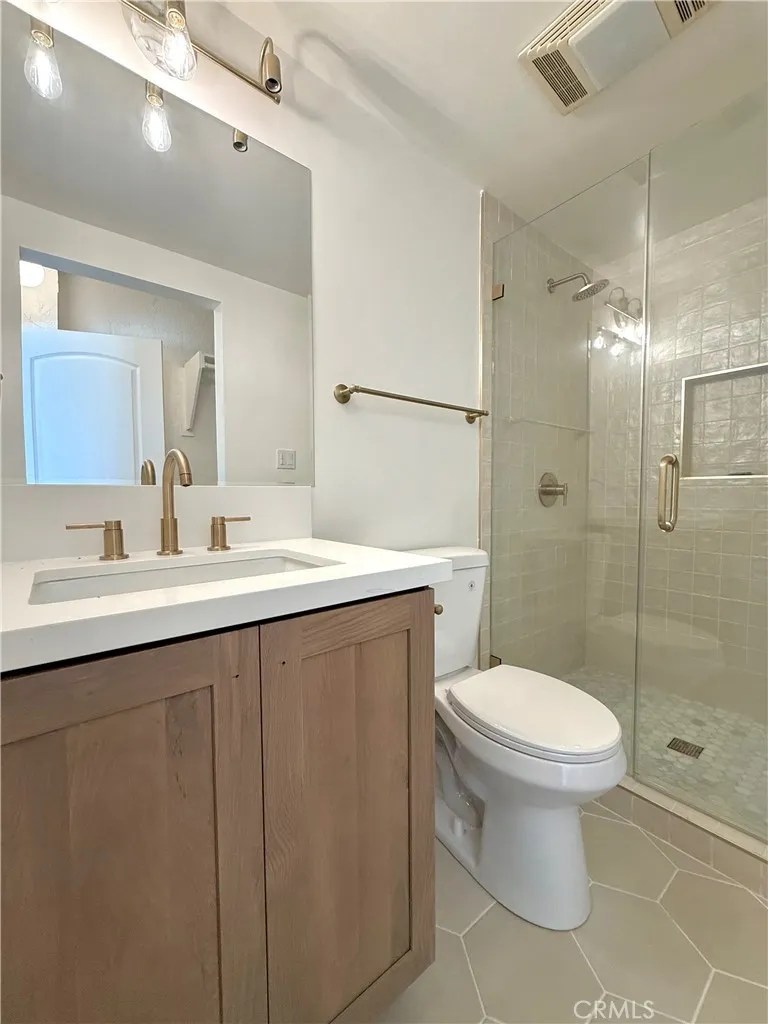 472 W Burnett Long Beach, CA 90806