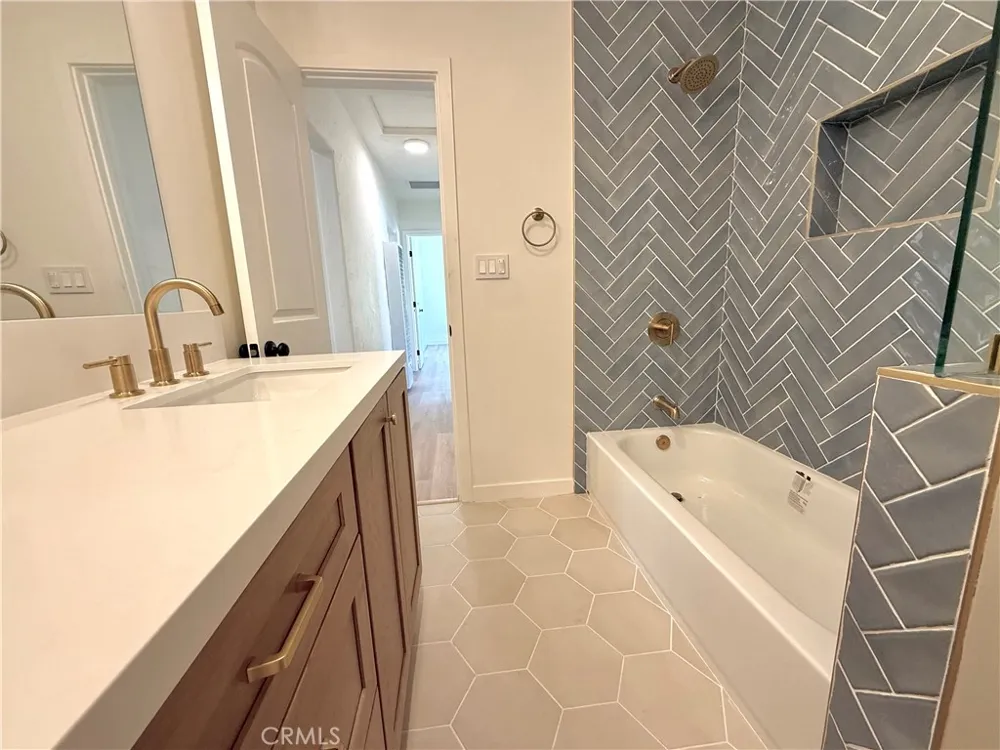 472 W Burnett Long Beach, CA 90806
