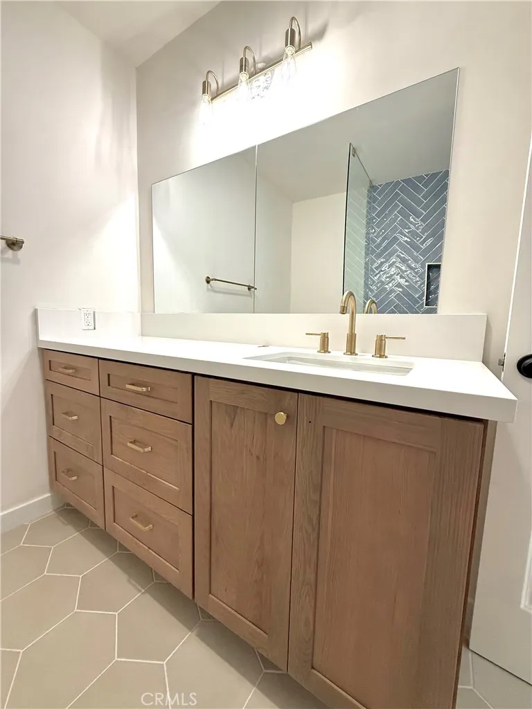 472 W Burnett Long Beach, CA 90806