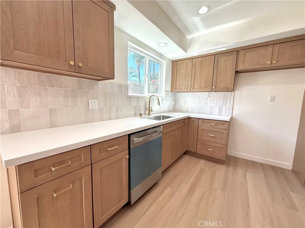 472 W Burnett Long Beach, CA 90806