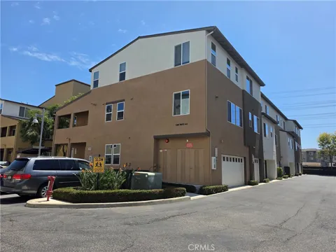 1568 W Artesia #D