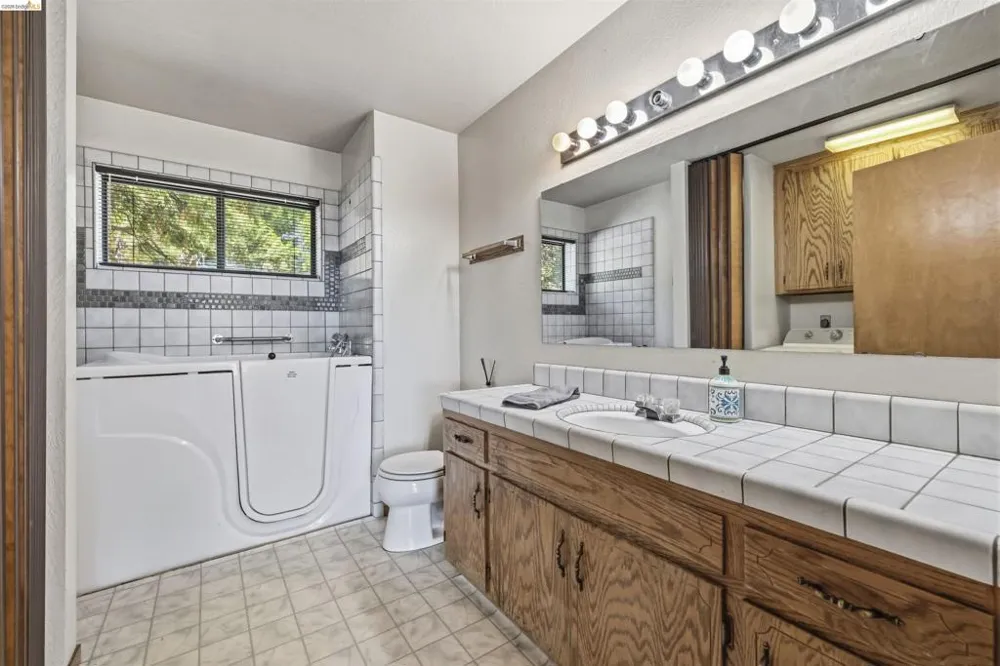 23939 Broken Bit Sonora, CA 95370
