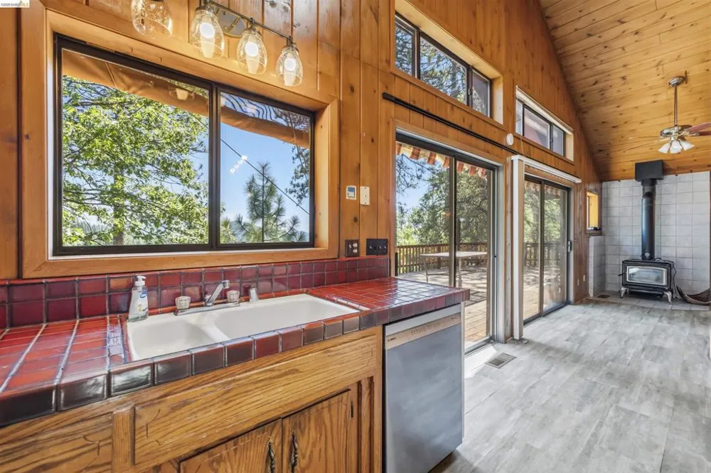 23939 Broken Bit Sonora, CA 95370