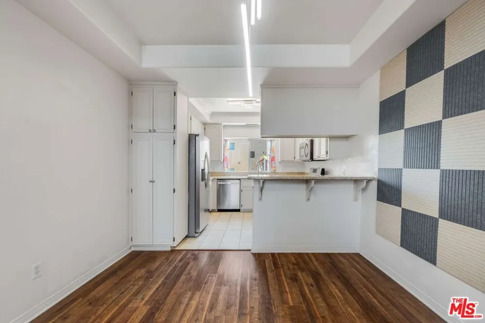 10924 Bloomfield Street #7 Los Angeles, CA 91602