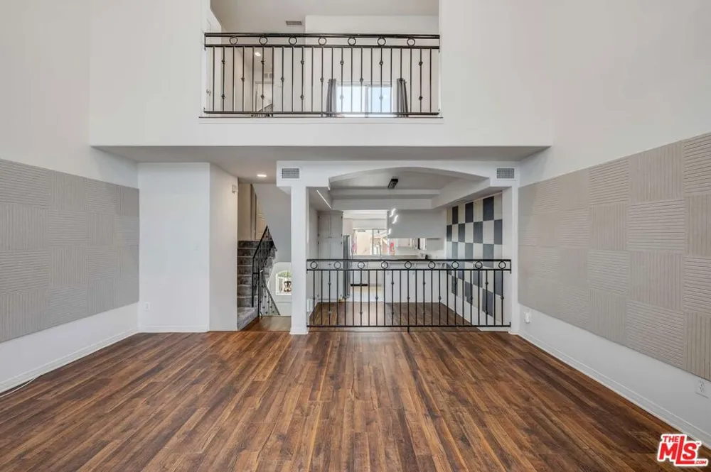 10924 Bloomfield Street #7 Los Angeles, CA 91602