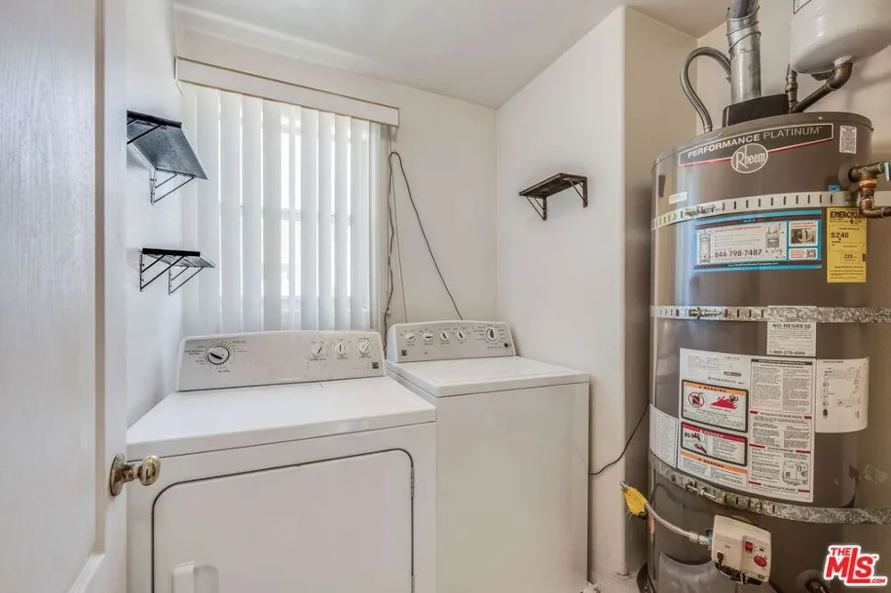 10924 Bloomfield Street #7 Los Angeles, CA 91602