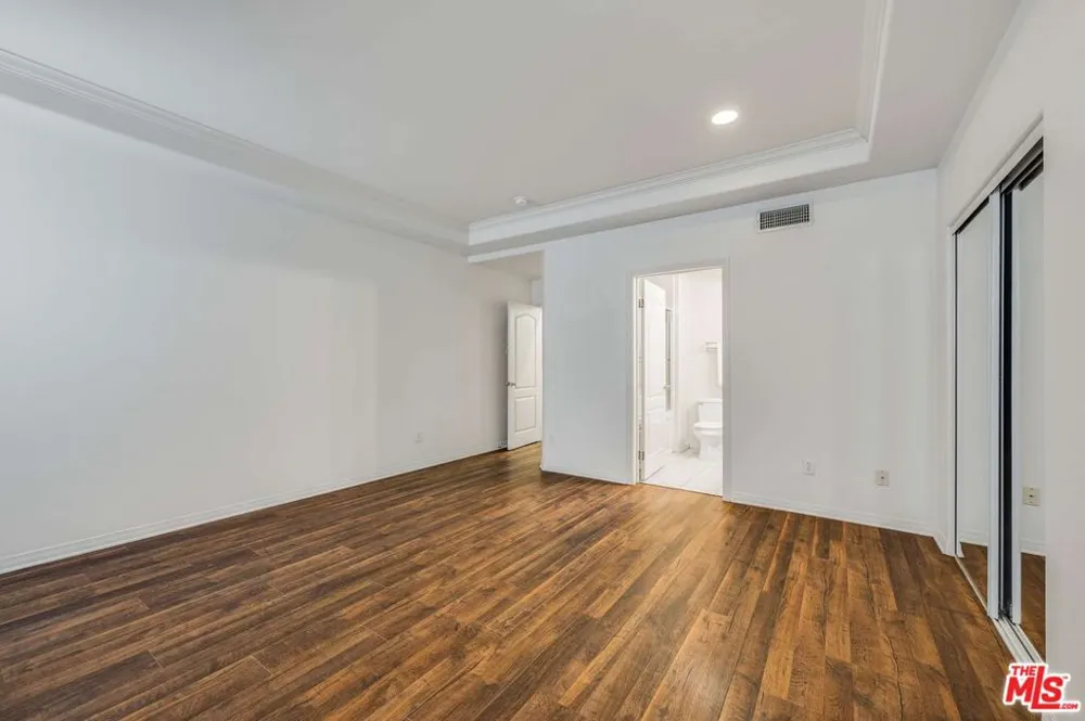 10924 Bloomfield Street #7 Los Angeles, CA 91602