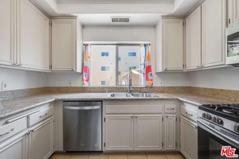 10924 Bloomfield Street #7 Los Angeles, CA 91602