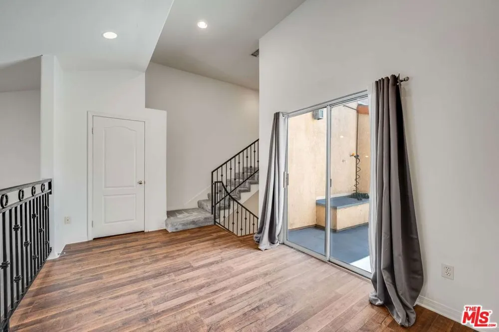 10924 Bloomfield Street #7 Los Angeles, CA 91602
