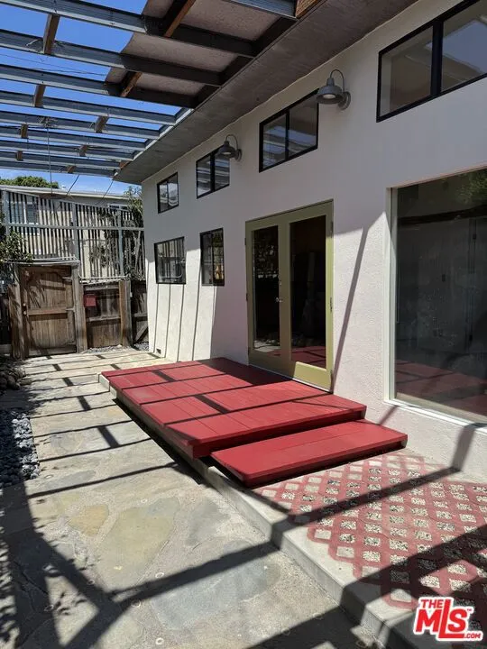 2416 Walnut Avenue Los Angeles, CA 90291