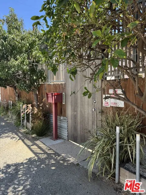 2416 Walnut Avenue