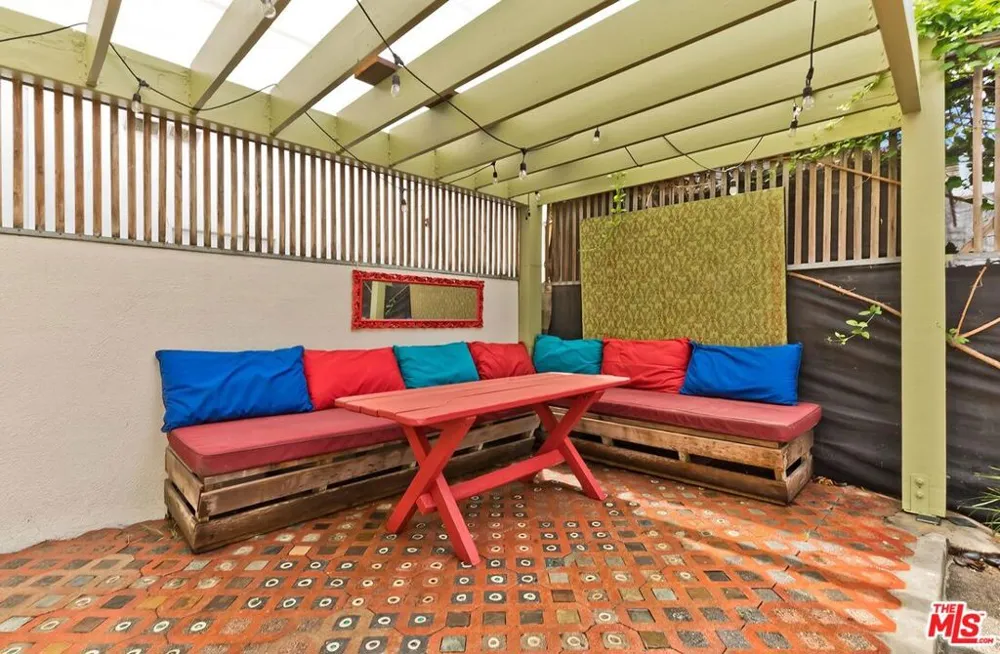 2416 Walnut Avenue Los Angeles, CA 90291