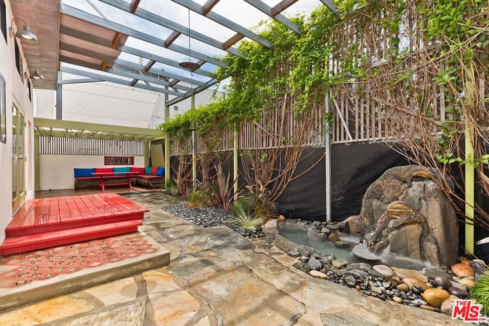 2416 Walnut Avenue Los Angeles, CA 90291