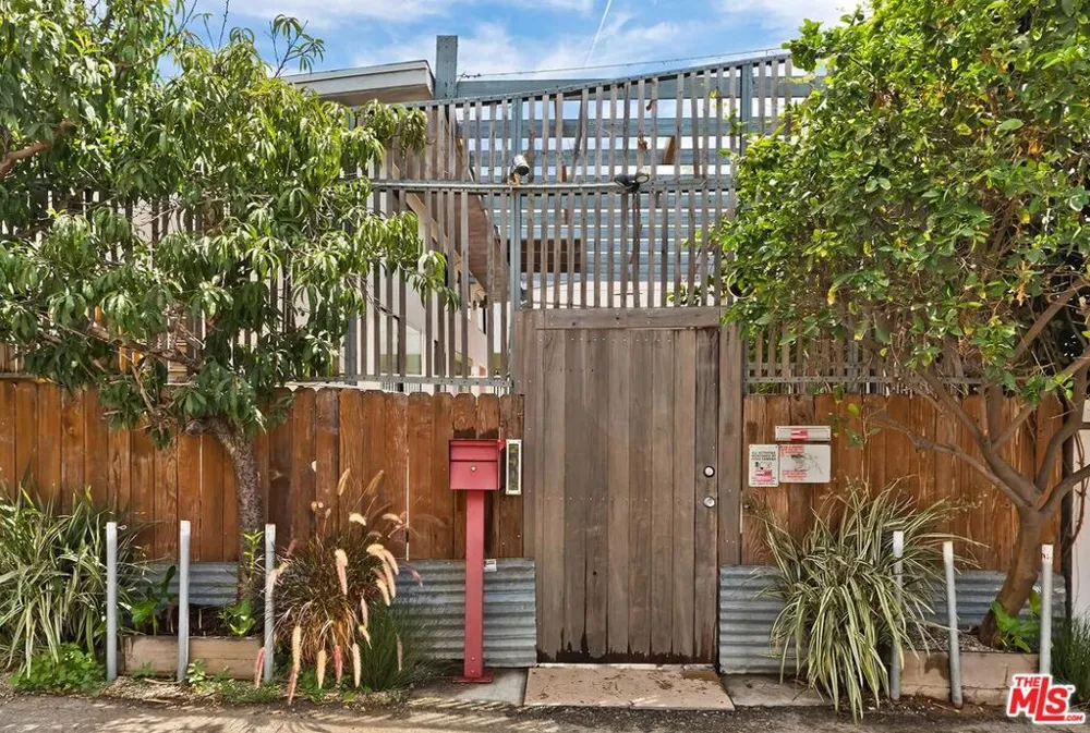 2416 Walnut Avenue Los Angeles, CA 90291