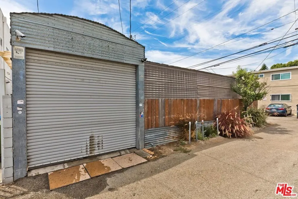 2416 Walnut Avenue Los Angeles, CA 90291