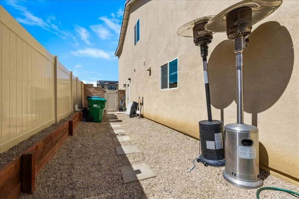 30667 Expedition Dr Winchester, CA 92596