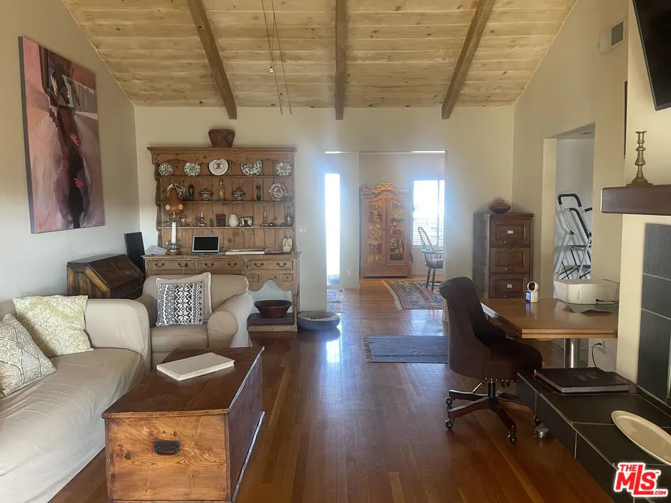 2027 Westridge Road Los Angeles, CA 90049