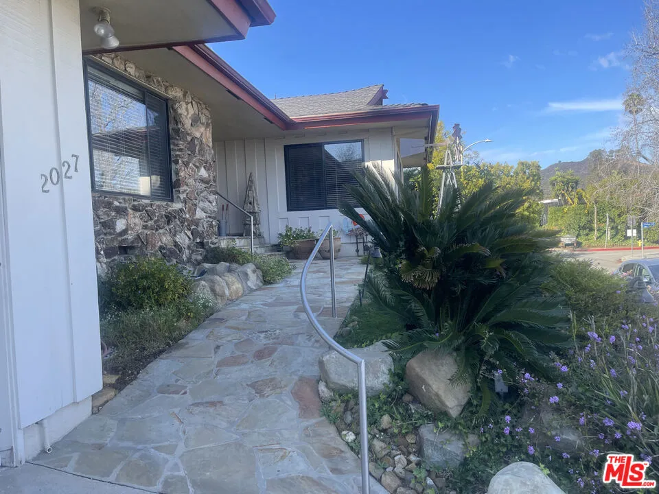 2027 Westridge Road Los Angeles, CA 90049