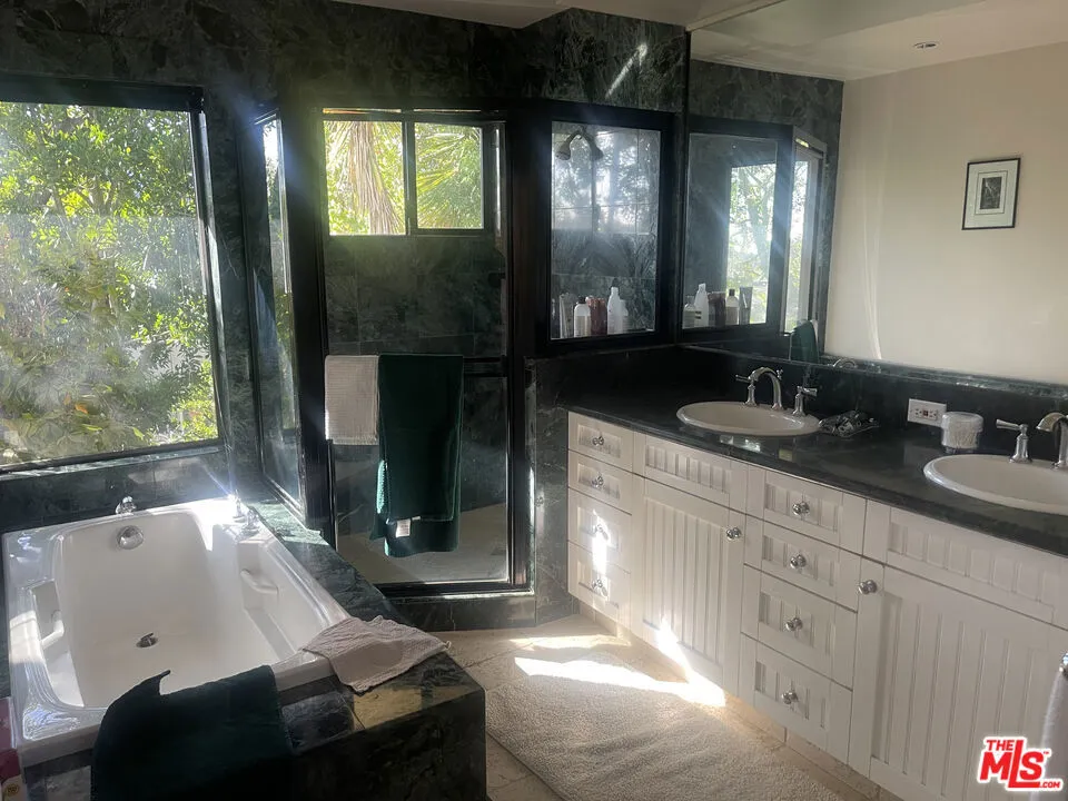 2027 Westridge Road Los Angeles, CA 90049