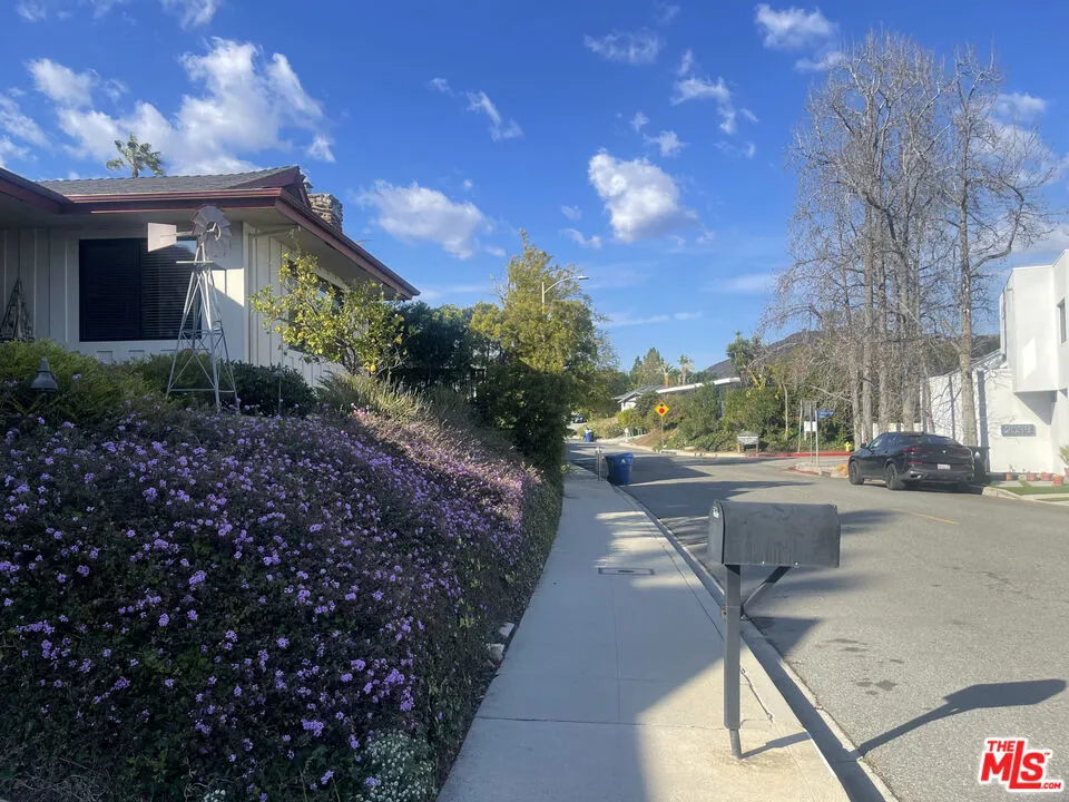 2027 Westridge Road Los Angeles, CA 90049