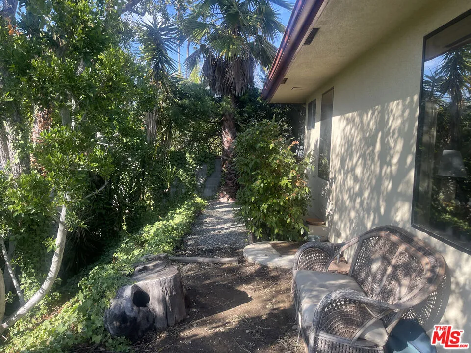 2027 Westridge Road Los Angeles, CA 90049