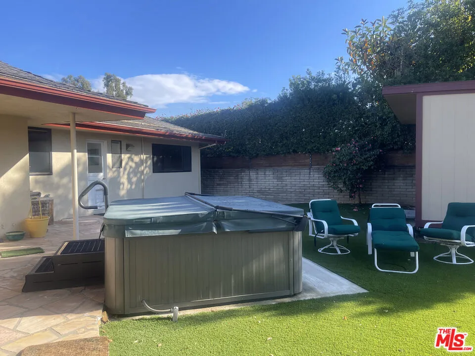 2027 Westridge Road Los Angeles, CA 90049