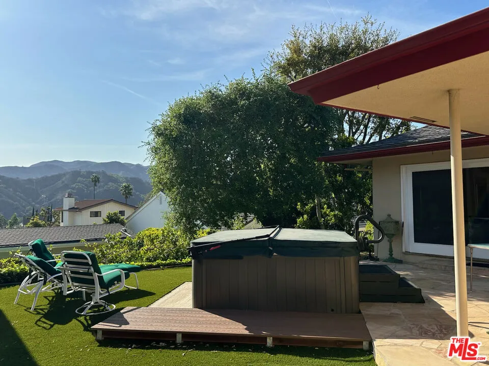 2027 Westridge Road Los Angeles, CA 90049