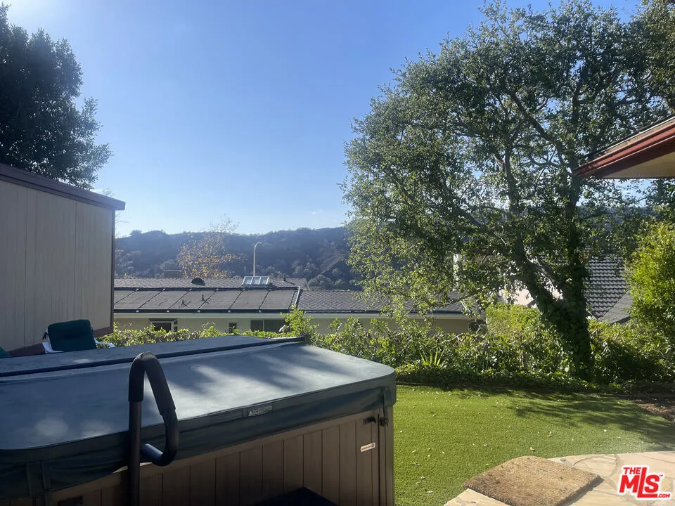 2027 Westridge Road Los Angeles, CA 90049