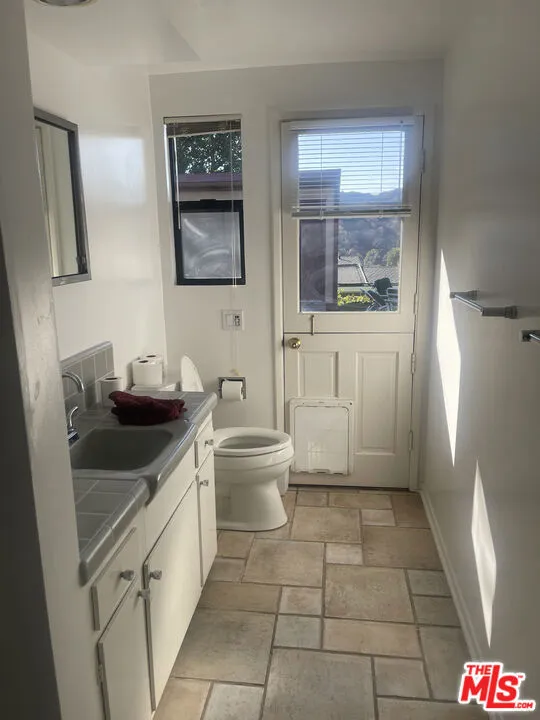 2027 Westridge Road Los Angeles, CA 90049
