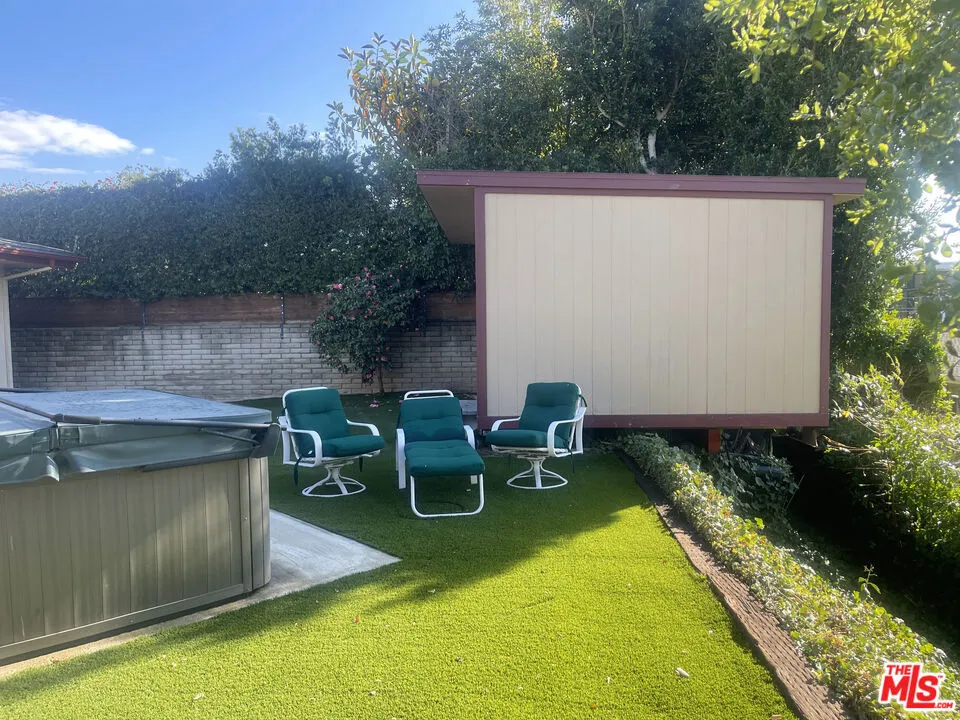 2027 Westridge Road Los Angeles, CA 90049