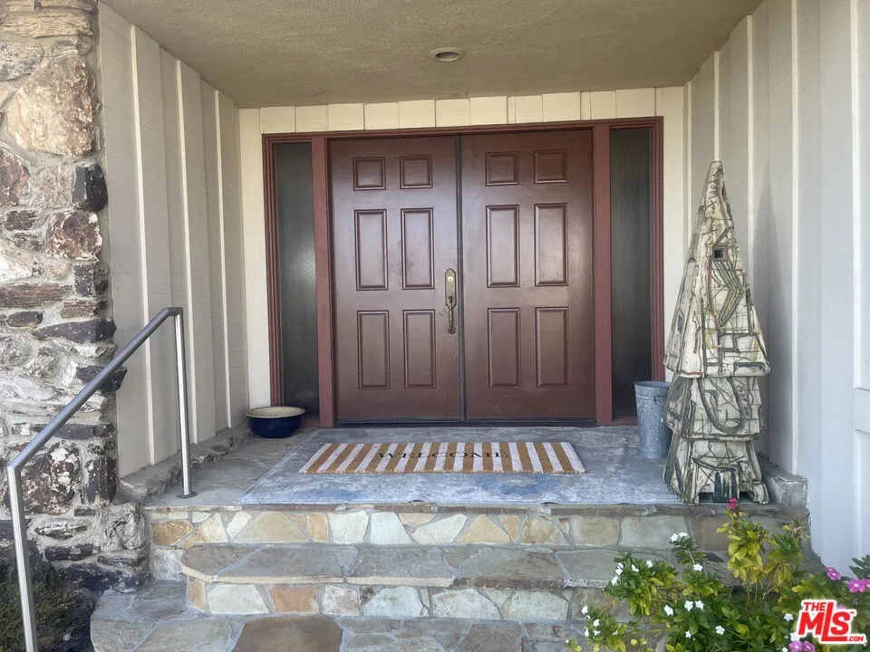 2027 Westridge Road Los Angeles, CA 90049