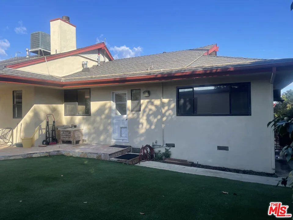 2027 Westridge Road Los Angeles, CA 90049