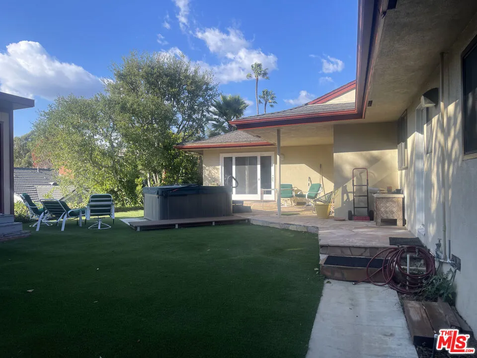 2027 Westridge Road Los Angeles, CA 90049