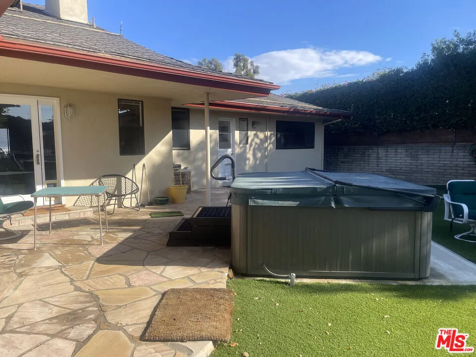 2027 Westridge Road Los Angeles, CA 90049