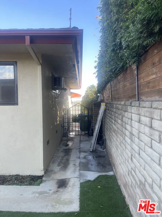 2027 Westridge Road Los Angeles, CA 90049