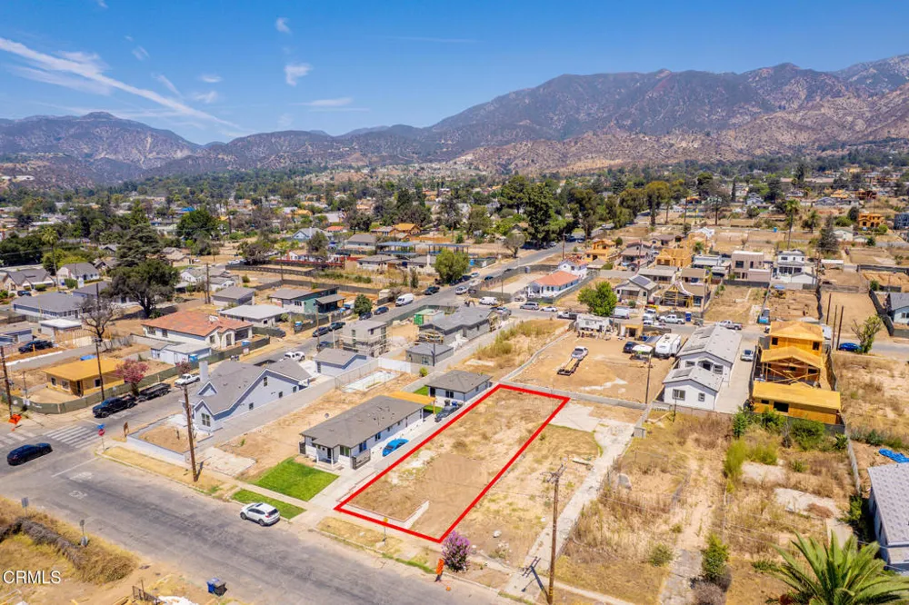 137 W Harriet Street Altadena, CA 91001