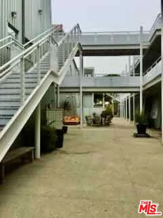 615 Hampton Drive #C101 Los Angeles, CA 90291