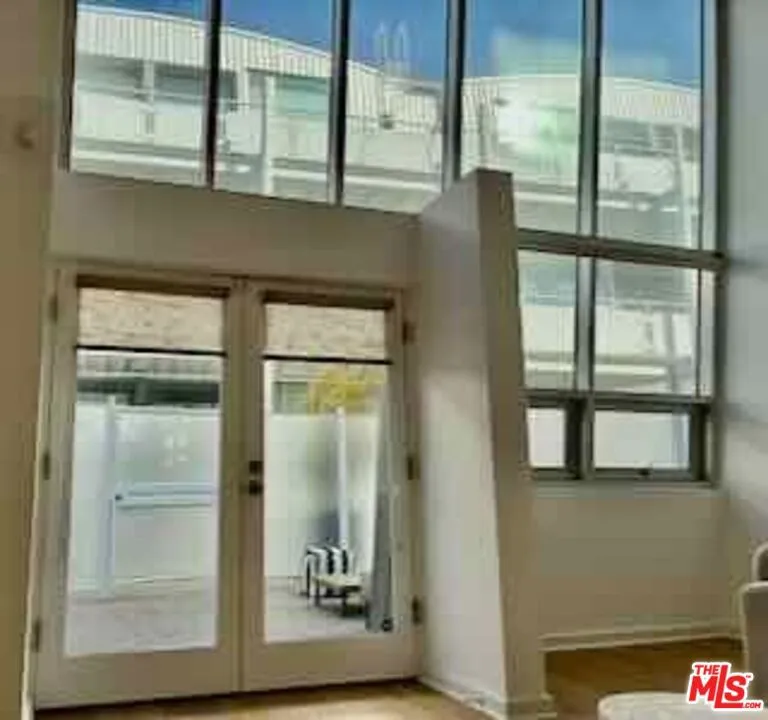 615 Hampton Drive #C101 Los Angeles, CA 90291