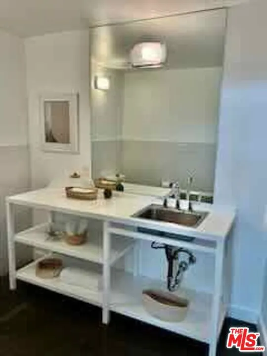 615 Hampton Drive #C101 Los Angeles, CA 90291