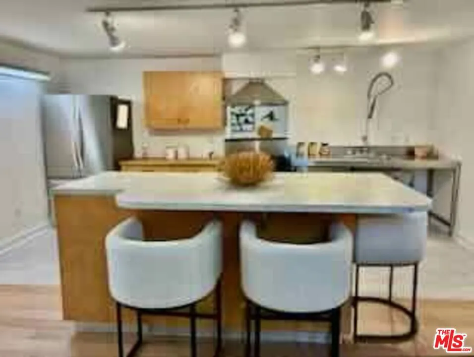 615 Hampton Drive #C101 Los Angeles, CA 90291
