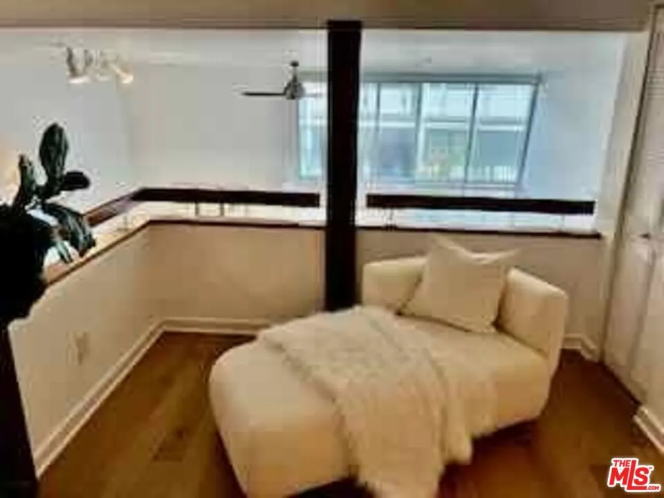 615 Hampton Drive #C101 Los Angeles, CA 90291