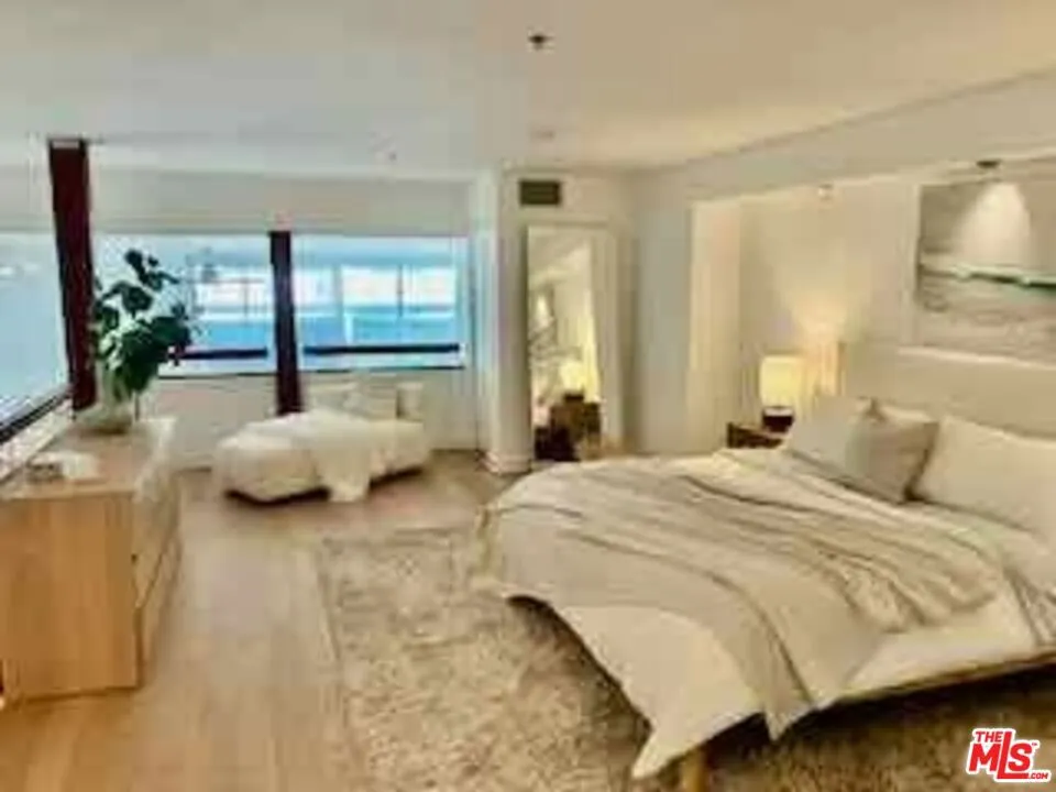 615 Hampton Drive #C101 Los Angeles, CA 90291
