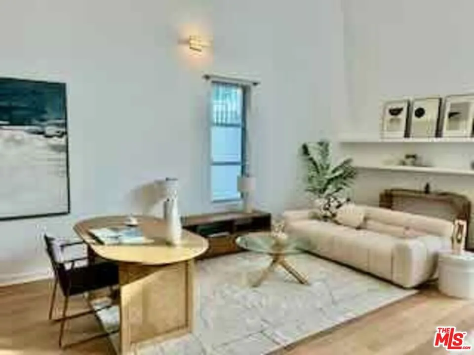 615 Hampton Drive #C101 Los Angeles, CA 90291
