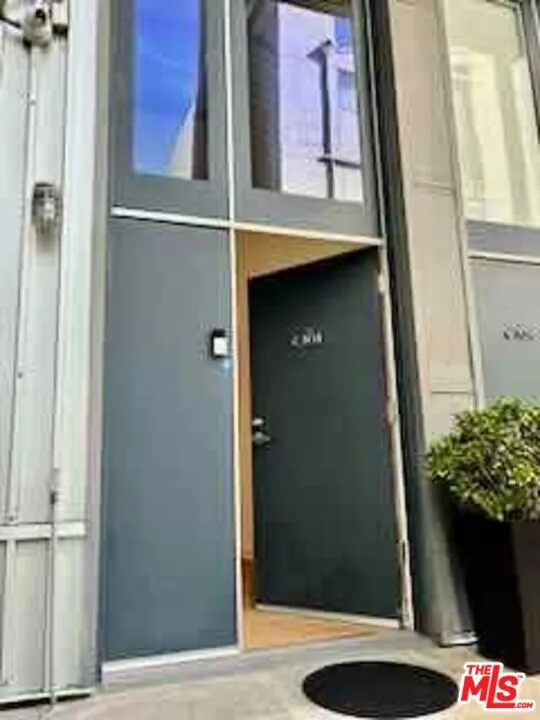 615 Hampton Drive #C101 Los Angeles, CA 90291
