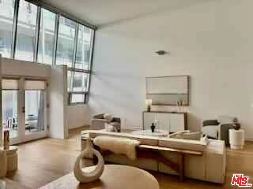 615 Hampton Drive #C101 Los Angeles, CA 90291